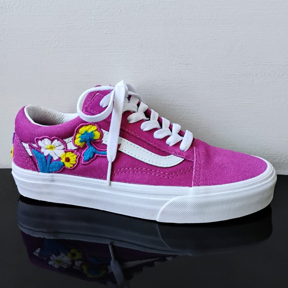 Vans Women's Old Skool Floral Chenille Suede/Canvas Sneaker in Beautiful Fuchsia